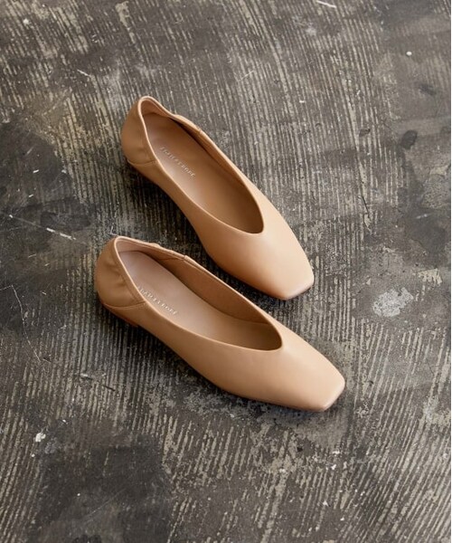 ADAM ET ROPE'（アダムエロペ）の「シャーリングVカットフラット（シューズ・レディース・ベージュ/ホワイト/ブラック・24.5/23.0/22.5/24.0/23.5）」の3枚目の写真