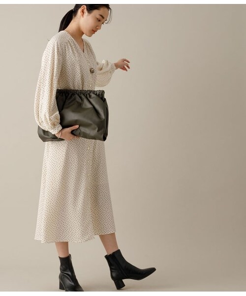 ADAM ET ROPE'(アダムエロペ)の「マーメイドVネックワンピース(ワンピース/ドレス・レディース・クリーム/ブラック・F)」の2枚目の写真