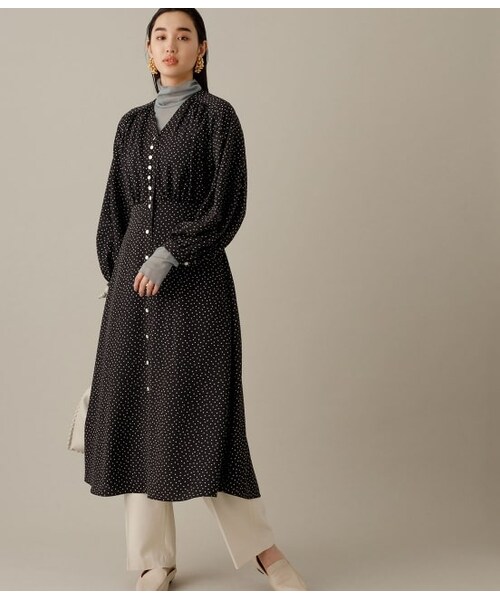 ADAM ET ROPE'(アダムエロペ)の「マーメイドVネックワンピース(ワンピース/ドレス・レディース・クリーム/ブラック・F)」の1枚目の写真