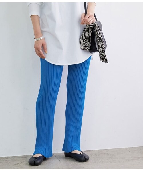 ADAM ET ROPE'(アダムエロペ)の「ワイドリブフレアパンツ(パンツ・レディース・ブルー系3/パープル・F)」の1枚目の写真