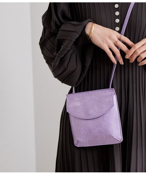 ADAM ET ROPE'（アダムエロペ）の「クロコミニポシェット（バッグ・レディース・ブラウン/ライトグリーン/ラベンダー・F）」の3枚目の写真