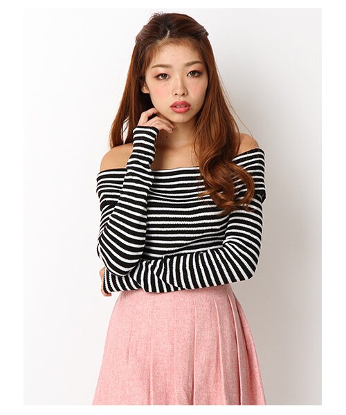 LIPSERVICE(リップサービス)の「リブオフショルニット(トップス・レディース・オフホワイト/ネイビー/カーキ/ブラック/ミックス1・FREE)」の1枚目の写真