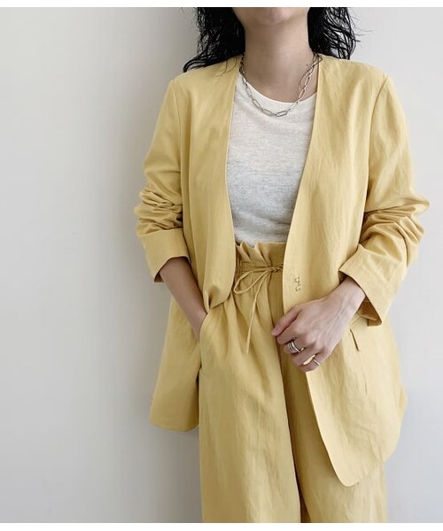 ROPE'(ロペ)の「【セットアップ対応】コットンリネンツイルノーカラージャケット(ジャケット/アウター・レディース・ベージュ/イエロー・38/36)」の2枚目の写真