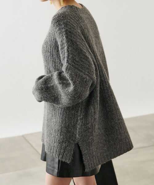 COLONY 2139（コロニートゥーワンスリーナイン）の「ウールストレッチ片畦サイドスリットニットプルオーバー（ニット/セーター・レディース・アイボリー/グリーン/チャコールグレー・F）」の2枚目の写真