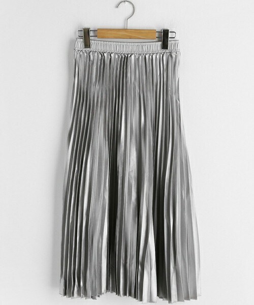 DHOLIC（ディーホリック）の「グロッシープリーツスカート（スカート・レディース・カーキ/グレー/ブラック・ONESIZE）」の3枚目の写真