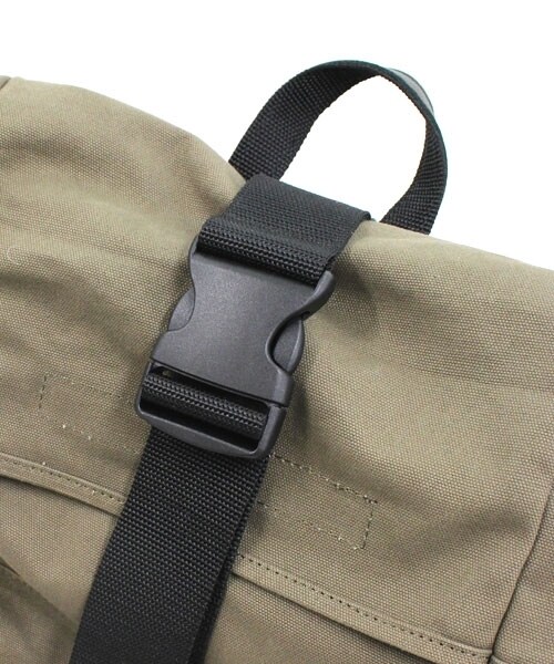 RNA-N（アールエヌエーエヌ）の「＜予約＞アウトドアリュック（バッグ・レディース・ブラック/ネイビー/カーキ・F）」の7枚目の写真