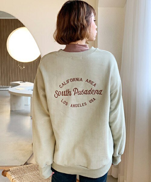 DHOLIC（ディーホリック）の「裏起毛刺繍レタリングスウェット（スウェット・レディース・ココア/マスタード/ベージュ/グリーン・ONESIZE）」の3枚目の写真