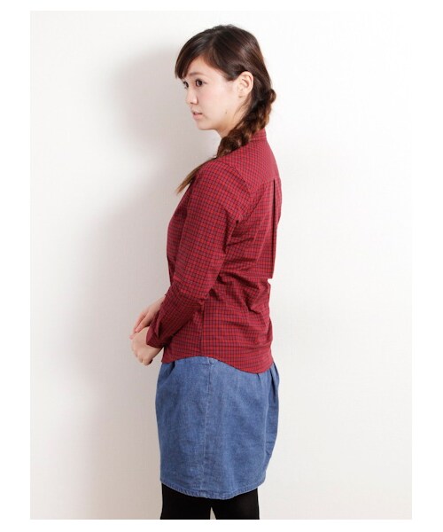 earth music&ecology（アースミュージックアンドエコロジー）の「イージーケアシャツ（シャツ・ブラウス・レディース・オフホワイト/ホワイト/サックスブルー/ネイビー/ストライプ/Black Watch Green/ブラックウォッチレッド/ウィンドペンアイボリー/ウィンドペンネイビー/グレンチェック/Hounds Tooth Black/ストライプライトグレー/ストライプネイビー/チェックレッド/チェックブルー・S/M）」の2枚目の写真