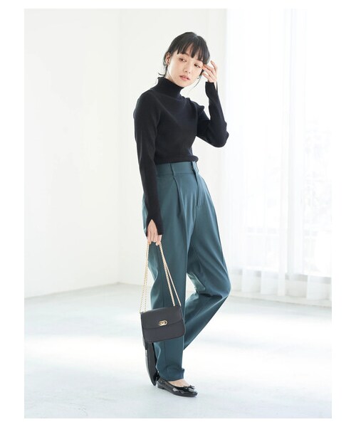 earth music&ecology(アースミュージックアンドエコロジー)の「美人シルエットパンツ(テーパード)(パンツ・ブラック/テラコッタ/ブラウン/グリーン/チェックブラウン/チェックベージュ・S/M/L)」の9枚目の写真