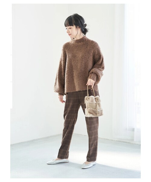 earth music&ecology(アースミュージックアンドエコロジー)の「美人シルエットパンツ(テーパード)(パンツ・ブラック/テラコッタ/ブラウン/グリーン/チェックブラウン/チェックベージュ・S/M/L)」の18枚目の写真