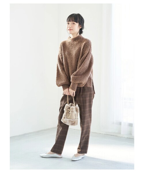 earth music&ecology(アースミュージックアンドエコロジー)の「美人シルエットパンツ(テーパード)(パンツ・ブラック/テラコッタ/ブラウン/グリーン/チェックブラウン/チェックベージュ・S/M/L)」の16枚目の写真