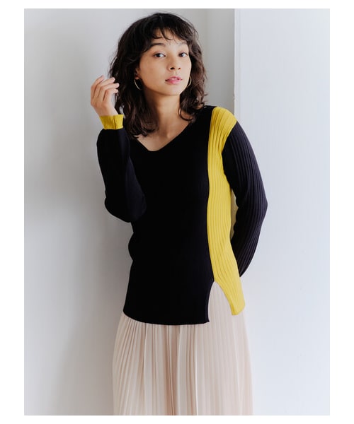 YECCA VECCA（イェッカヴェッカ）の「≪USED≫2col.アシメネックリブニット（トップス・ベージュ/グリーン・F）」の2枚目の写真