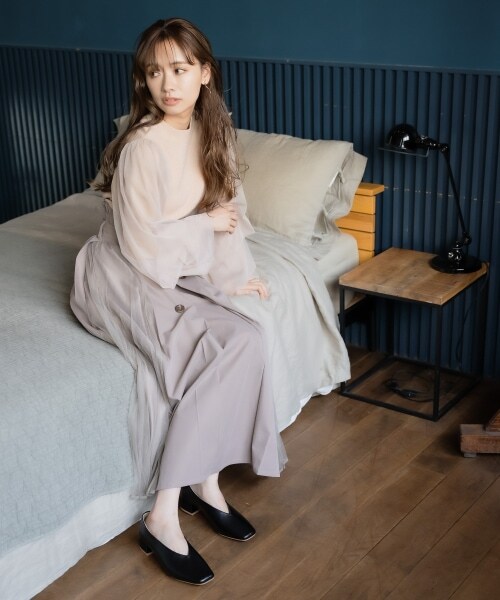 mysty woman（ミスティウーマン）の「【先行予約】深めスクエアパンプス（シューズ・レディース・アイボリー/ブラック/ライトグリーン・M, L）」の6枚目の写真