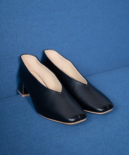 mysty woman（ミスティウーマン）の「【先行予約】深めスクエアパンプス（シューズ・レディース・アイボリー/ブラック/ライトグリーン・M, L）」の2枚目の写真