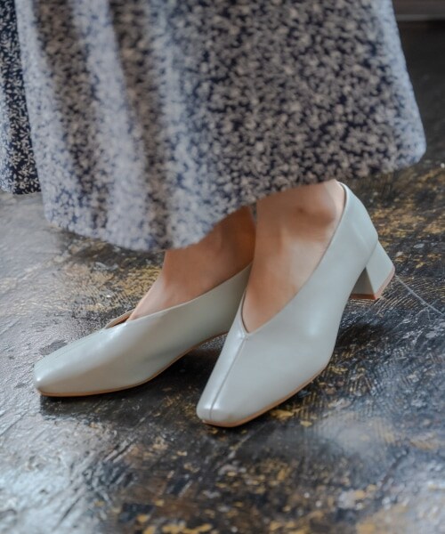 mysty woman（ミスティウーマン）の「【先行予約】深めスクエアパンプス（シューズ・レディース・アイボリー/ブラック/ライトグリーン・M, L）」の3枚目の写真