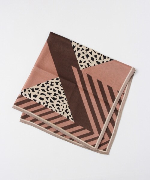 ALAND(エーランド)の「3.3Field Trip/アニマルスカーフ(ファッション雑貨・ブラック()/ピンク()/キャメル()/カーキ()/ネイビー())」の2枚目の写真