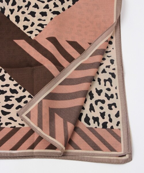 ALAND(エーランド)の「3.3Field Trip/アニマルスカーフ(ファッション雑貨・ブラック()/ピンク()/キャメル()/カーキ()/ネイビー())」の7枚目の写真