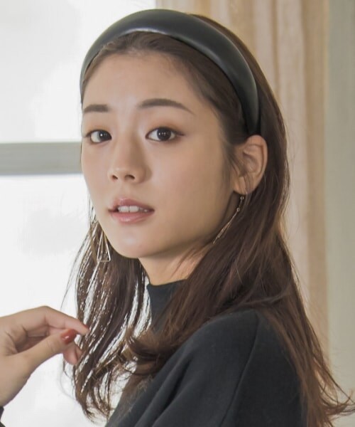 Andemiu（アンデミュウ）の「フェイクレザーカチューシャ（アクセサリー・ブラック/ベージュ）」の3枚目の写真