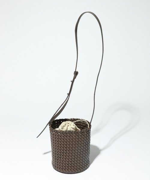 Andemiu（アンデミュウ）の「バケットメッシュバッグ（バッグ・キャメル/ダークブラウン）」の2枚目の写真