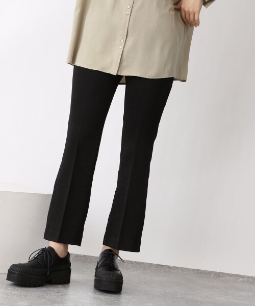 JEANASIS（ジーナシス）の「ハイウエストスリムフレアカラーパンツ（パンツ・アイボリー()/ブラック()/グリーン()/チェリーレッド()）」の2枚目の写真