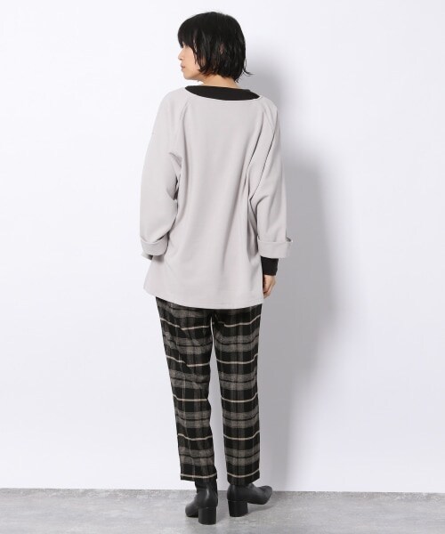 LAKOLE（ラコレ）の「アルパカタッチディープVネックプルオーバー（トップス・ライトグレー()/ブラック()/ライトブラウン()）」の17枚目の写真