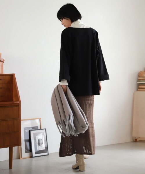 LAKOLE（ラコレ）の「アルパカタッチディープVネックプルオーバー（トップス・ライトグレー()/ブラック()/ライトブラウン()）」の7枚目の写真