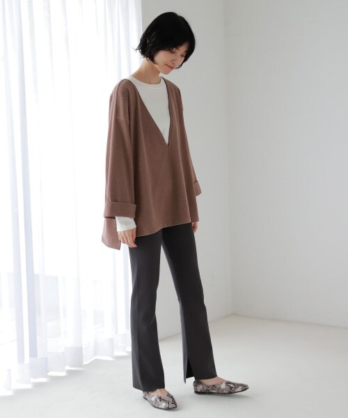 LAKOLE（ラコレ）の「アルパカタッチディープVネックプルオーバー（トップス・ライトグレー()/ブラック()/ライトブラウン()）」の12枚目の写真