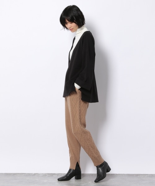 LAKOLE（ラコレ）の「アルパカタッチディープVネックプルオーバー（トップス・ライトグレー()/ブラック()/ライトブラウン()）」の19枚目の写真