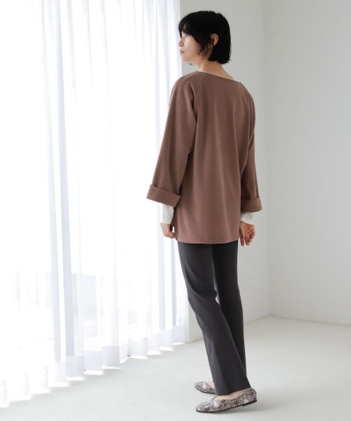 LAKOLE（ラコレ）の「アルパカタッチディープVネックプルオーバー（トップス・ライトグレー()/ブラック()/ライトブラウン()）」の15枚目の写真