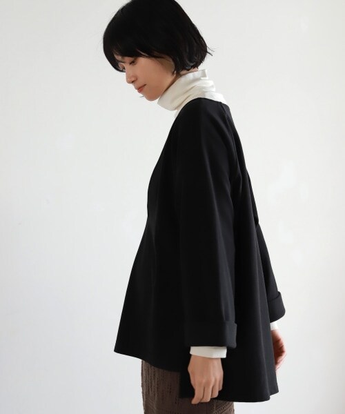 LAKOLE（ラコレ）の「アルパカタッチディープVネックプルオーバー（トップス・ライトグレー()/ブラック()/ライトブラウン()）」の2枚目の写真