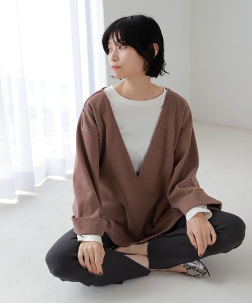 LAKOLE（ラコレ）の「アルパカタッチディープVネックプルオーバー（トップス・ライトグレー()/ブラック()/ライトブラウン()）」の9枚目の写真