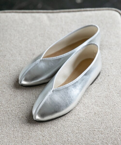 LOWRYS FARM（ローリーズファーム）の「パイピングシューズ（シューズ・刺繍アイボリー/刺繍ブラック/シルバー/グリーン）」の3枚目の写真