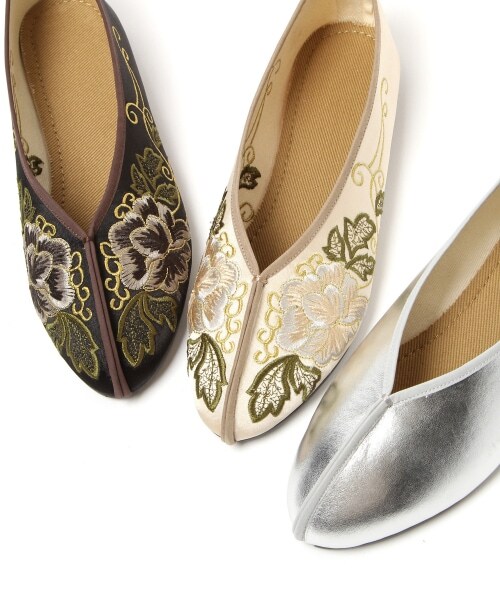 LOWRYS FARM（ローリーズファーム）の「パイピングシューズ（シューズ・刺繍アイボリー/刺繍ブラック/シルバー/グリーン）」の20枚目の写真