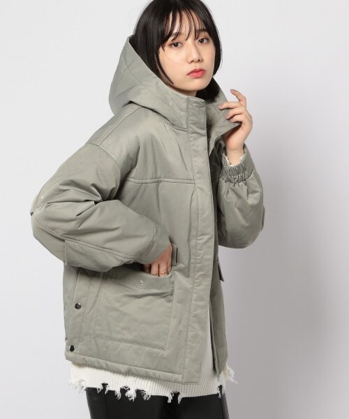 PAGEBOY（ページボーイ）の「ライトナカワタフードブルゾン（ジャケット/アウター・ブラック/オリーブ）」の2枚目の写真