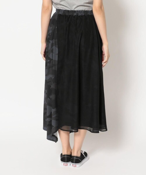 AVIREX（アヴィレックス）の「カモ シフォンコンビ レイヤードスカート/ CAMO CHIFFON COMBI LAYERED SKIRT（スカート・WHITE/CAMO/CHARCOL/CAMO/OLIVE/CAMO・F）」の3枚目の写真