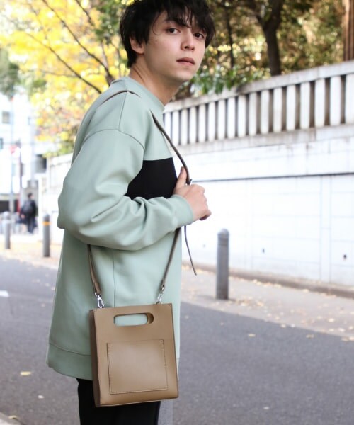 RAGEBLUE(レイジブルー)の「<ユニセックスでオススメ!>ミニレコードショルダーバッグ(バッグ・クロコ/ブラック/シルバー/ベージュ/パイソン)」の9枚目の写真