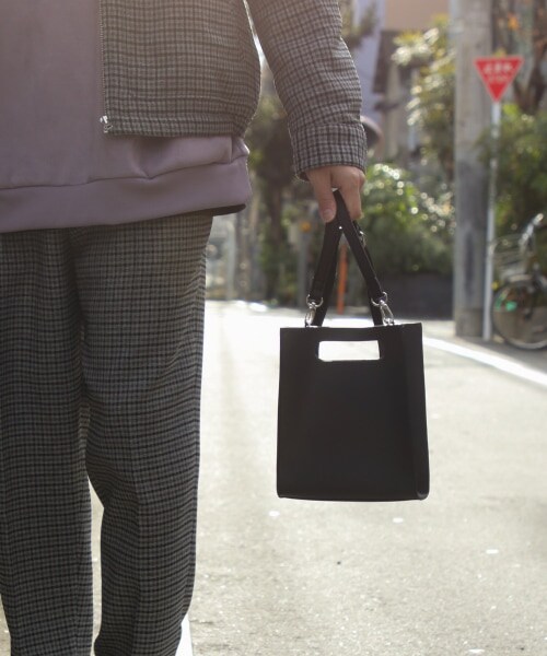 RAGEBLUE(レイジブルー)の「<ユニセックスでオススメ!>ミニレコードショルダーバッグ(バッグ・クロコ/ブラック/シルバー/ベージュ/パイソン)」の6枚目の写真