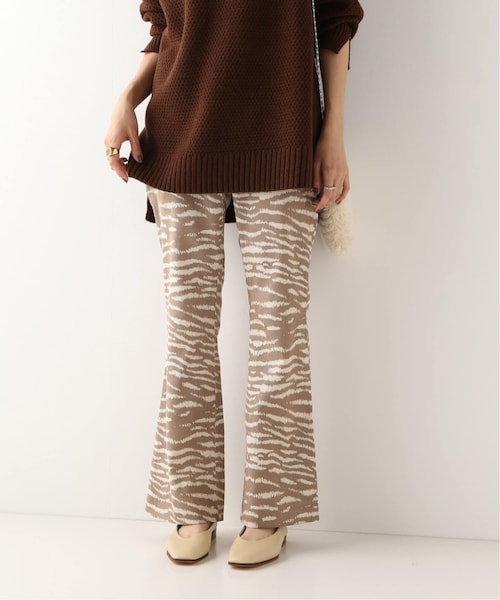 B.C STOCK（ベーセーストック）の「ゼブラプリントフレアパンツ（パンツ・ナチュラル/フリー/在庫あり）」の2枚目の写真