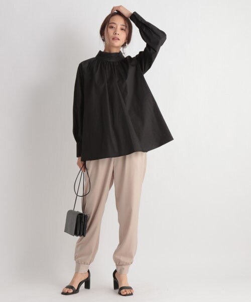 Andemiu(アンデミュウ)の「サテンクロップドパンツ(パンツ・レディース・ブラック19/ブラウン50/ベージュ55・F)」の11枚目の写真
