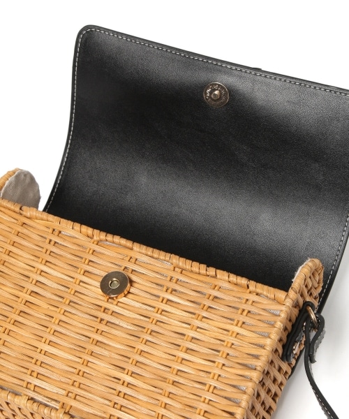 Andemiu（アンデミュウ）の「ラタンフラップバッグ（バッグ・ブラック/キャメル）」の14枚目の写真