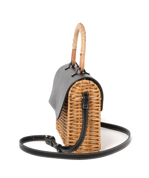 Andemiu（アンデミュウ）の「ラタンフラップバッグ（バッグ・ブラック/キャメル）」の4枚目の写真