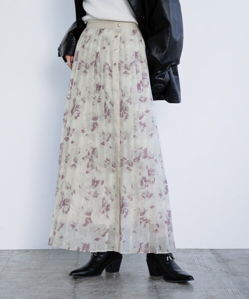 PAGEBOY(ページボーイ)の「シアーフラワープリーツスカート(スカート・オフホワイト/ブラック)」の3枚目の写真