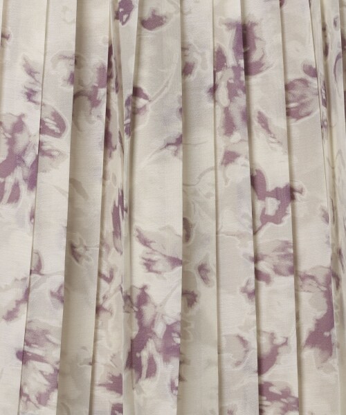 PAGEBOY(ページボーイ)の「シアーフラワープリーツスカート(スカート・オフホワイト/ブラック)」の14枚目の写真