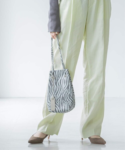 Noble（ノーブル）の「《予約》ショルダーバッグ(ゼブラ)◆（バッグ・グレー/フリー/在庫あり）」の3枚目の写真
