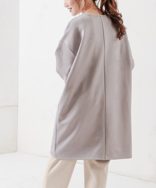 natural couture（ナチュラルクチュール）の「ポンチスエードキーネックチュニック（ワンピース・レディース・アイボリー/ラベンダー/チャコールグレー・FREE）」の2枚目の写真