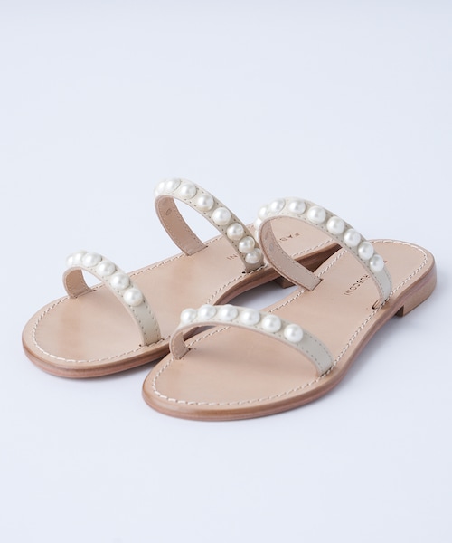 BEARDSLEY(ビアズリー)の「《FABIO RUSCONI/ファビオル・スコーニ》パールサンダル(その他シューズ・レディース・ベージュ/ブラック・35/37/36/38)」の1枚目の写真