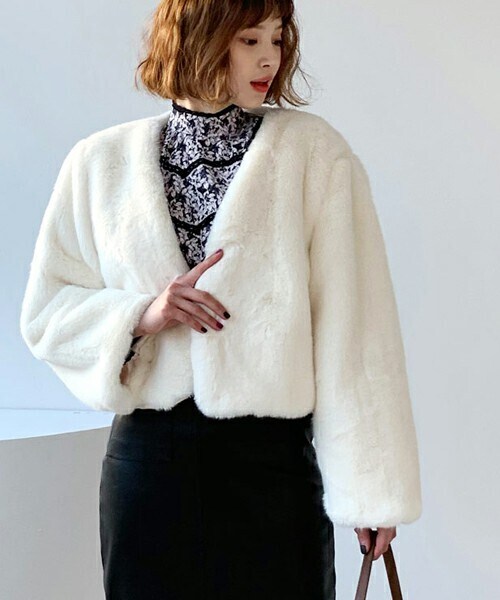 DHOLIC（ディーホリック）の「エコファーオープンジャケット（ノーカラージャケット・レディース・ブラック/グレー/ホワイト・ONESIZE）」の2枚目の写真