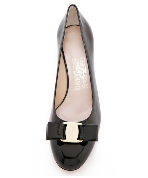 FERRAGAMO(フェラガモ)の「Salvatore Ferragamo Vara Low Pumps(パンプス・Black・10/7/11/5/9/9.5/8.5/6/7.5/8/5.5)」の2枚目の写真