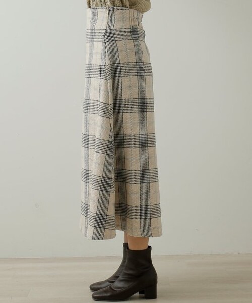 frames RAY CASSIN（フレームスレイカズン）の「BIGチェックAラインスカート（スカート・レディース・ベージュ/ブラウン/オフ白・FREE）」の7枚目の写真