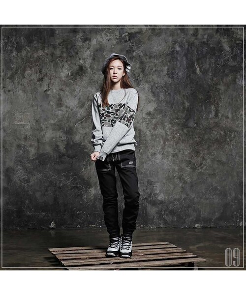 ROMANTIC CROWN（ロマンティッククラウン）の「OUT POCKET CREWNECK（その他・メンズ・GRY・S/M/L/XL）」の3枚目の写真